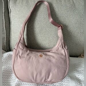 Lululemon city essentials 4L shoulder bag in pink